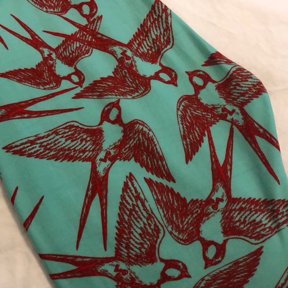 OS LuLaRoe Leggings Hard to find Sparrows